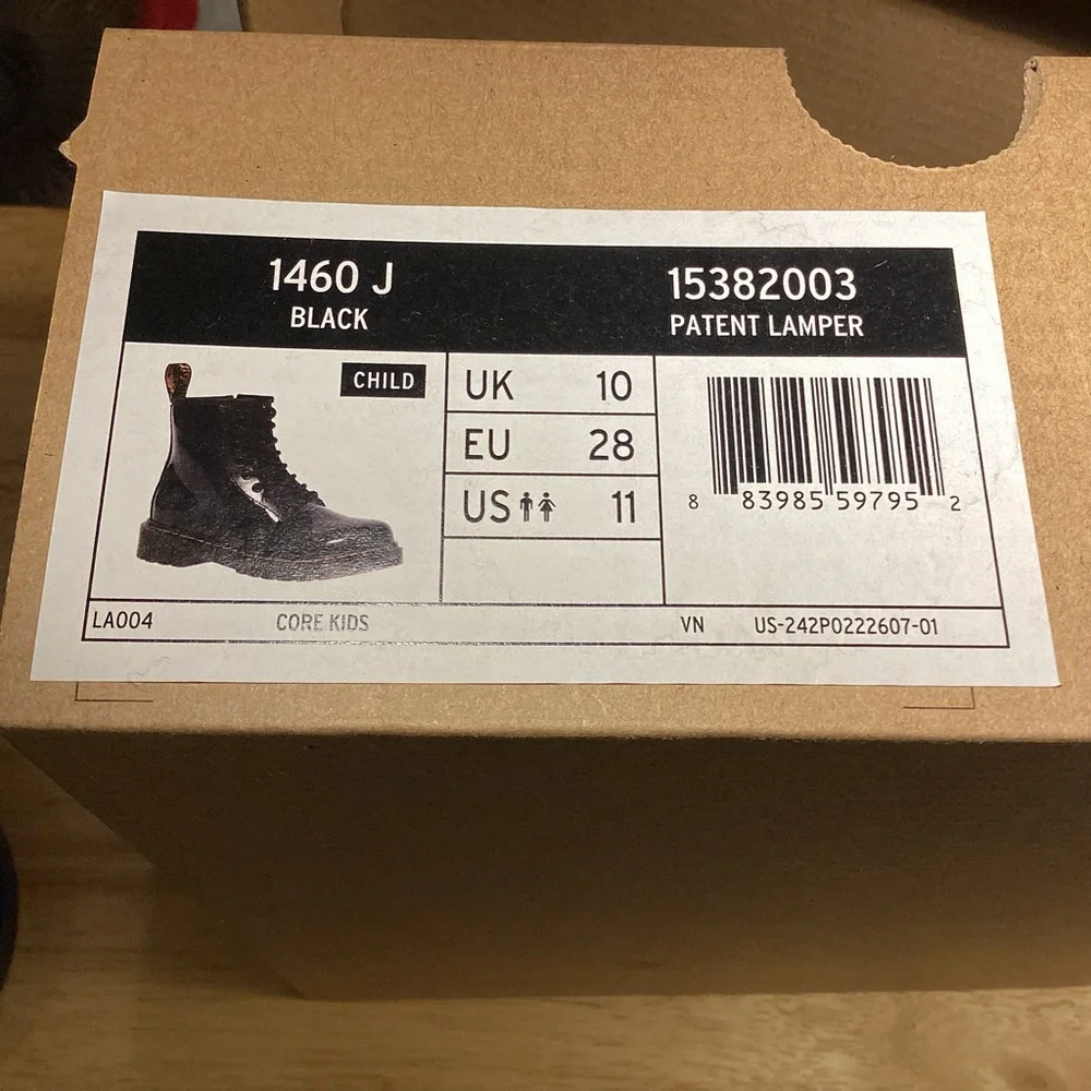 Dr Martens Child Black Patent Leather Lace-Up Boots sz 11 (some marks)